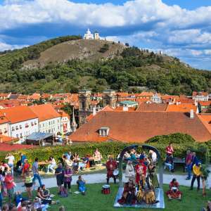 Tradiní festival vín, gastronomie a kultury, s prestiní vinaskou soutí a exkluzivním umleckým programem, poádaný kadoron o...