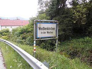 Já osobn za centrum této oblasti povauji vesniku Weissenkirchen. I kdy na tomto obrázku do ní pijídíme netradiní cestou ”zezadu” a ne podél Dunaje od Kremse i Melku.