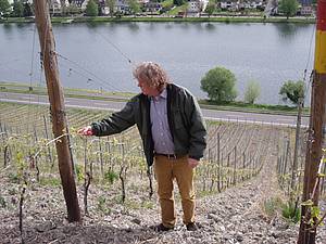 &nbsp;Velik&aacute; ikona n�meck&eacute;ho i sv�tov&eacute;ho vina�stv&iacute;, Ernst Loosen z vina�stv&iacute; Dr. Loosen, popisuje aktu&aacute;ln&iacute; stav a odhaduje budoucnost ro�n&iacute;ku 2017 ve sv&eacute; vinici.