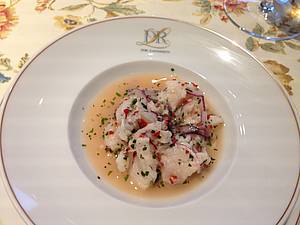 A� nen&iacute; pro Ernie Loosena probl&eacute;m doj&iacute;t do sv&eacute;ho sklepa pro jakkoli skv�l&eacute; a drah&eacute; v&iacute;no, k typick&eacute;mu jihoamerick&eacute;mu pokrmu c&eacute;vice zvolil ten naprosto nejz&aacute;kladn�j&scaron;&iacute; ryzlink, kter&yacute; produkuje. Pr&yacute; k tomu jde nejl&eacute;pe. Krom toho se cht�l pochlubit, �e tento ro�n&iacute;k pr&aacute;v� uvedl na trh.