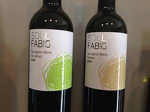 Typické klubíèko známé z láhví vinaøství Roman Fabig symbolizuje øadu jeho vín oznaèenou Soul. Jedná se o vína složitìjší, k urèitému pøemýšlení, svým projevem spletitìjší - právì jako to klubíèko.