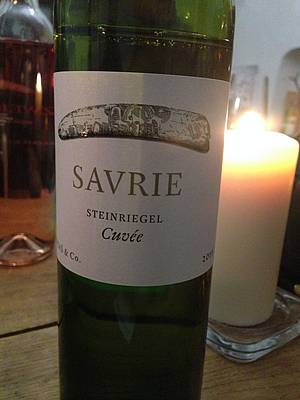 A Savrie z trati Steinriegel pochází zase - jak název me napovdt - ze Sauvignonu a opt Rieslingu. Tento název vininí trati není tedy doménou pouze oblasti Wachau, ale na stejnojmenné pstují vína i ve vinaství Nepraš & Co na Pálav.