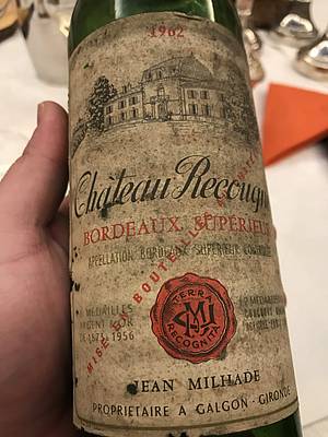 Roèník 1961 byl v Bordeaux tak legendární, že zcela zastínil následující rok 1962. Ten byl ovšem neménì skvìlý a svìdèí o tom i skvìlá kondice tohoto pøes pùl století starého vína. Je to velmi dùstojné zakonèení úžasného veèera.