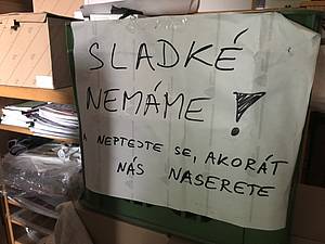 Cestou tím smrem mne zaujala cedula, kterou u Osik viditeln umisují pi akcích, jakými jsou rzné otevené degustace, kterých se úastní i vtší ást nepropitých návštvník, kteí mají asto velmi bezprostední otázky.