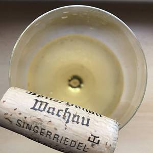 Nejcennìjšími víny z Wachau jsou bezesporu odrùdy Riesling a Grüner Veltliner v kategorii Smaragd.